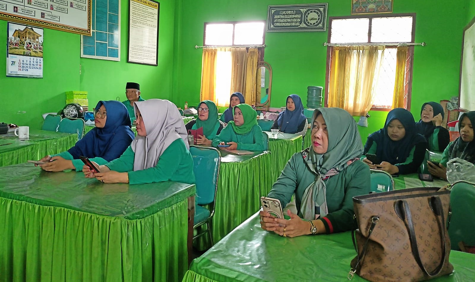 Dewan Guru MIN 5 Bandar Lampung Ikuti Sosialisasi dan Bimtek IKM Madrasah