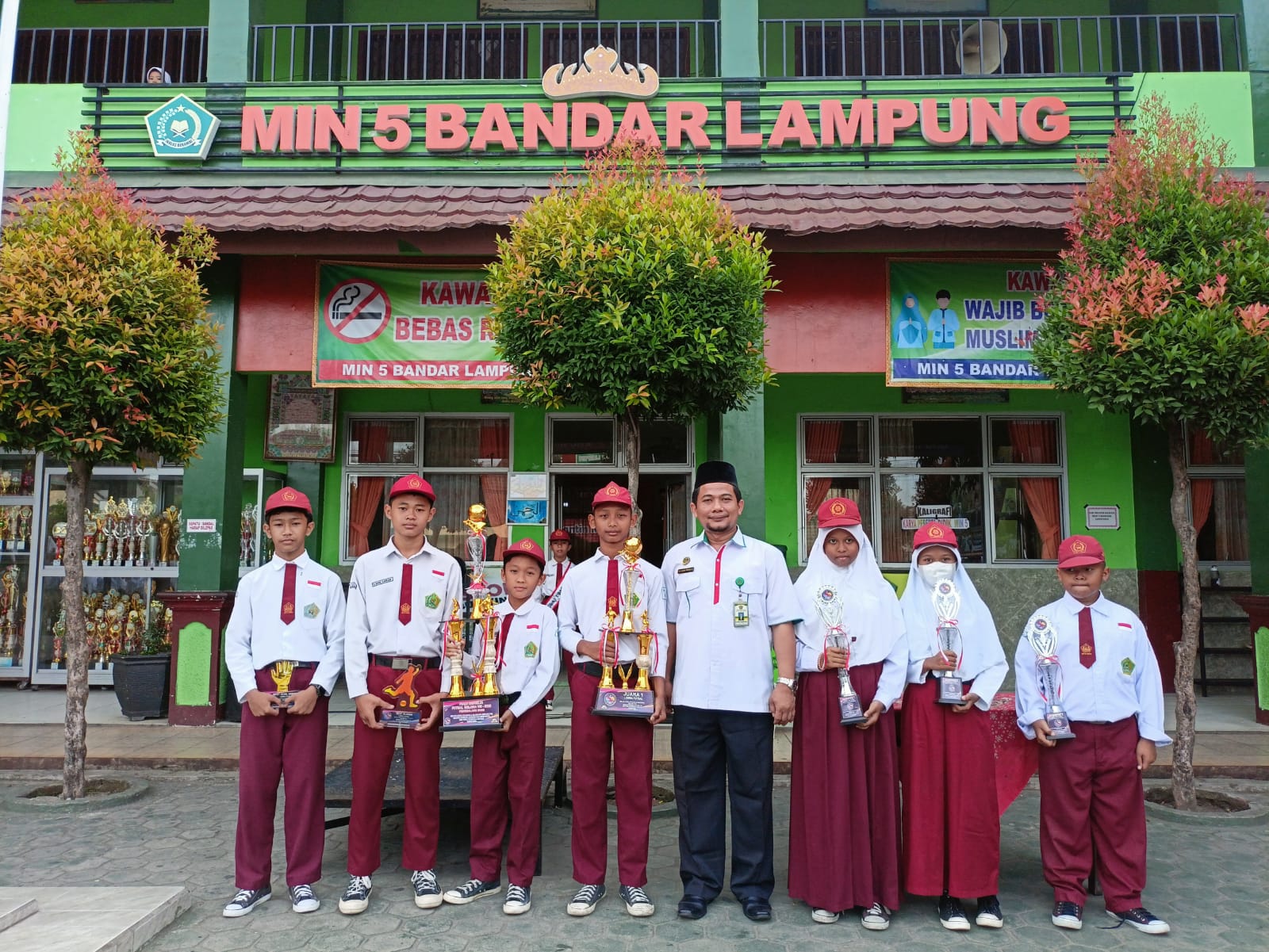 Lagi lagi juara umum, MIN 5 Bandar Lampung terus ukir prestasi