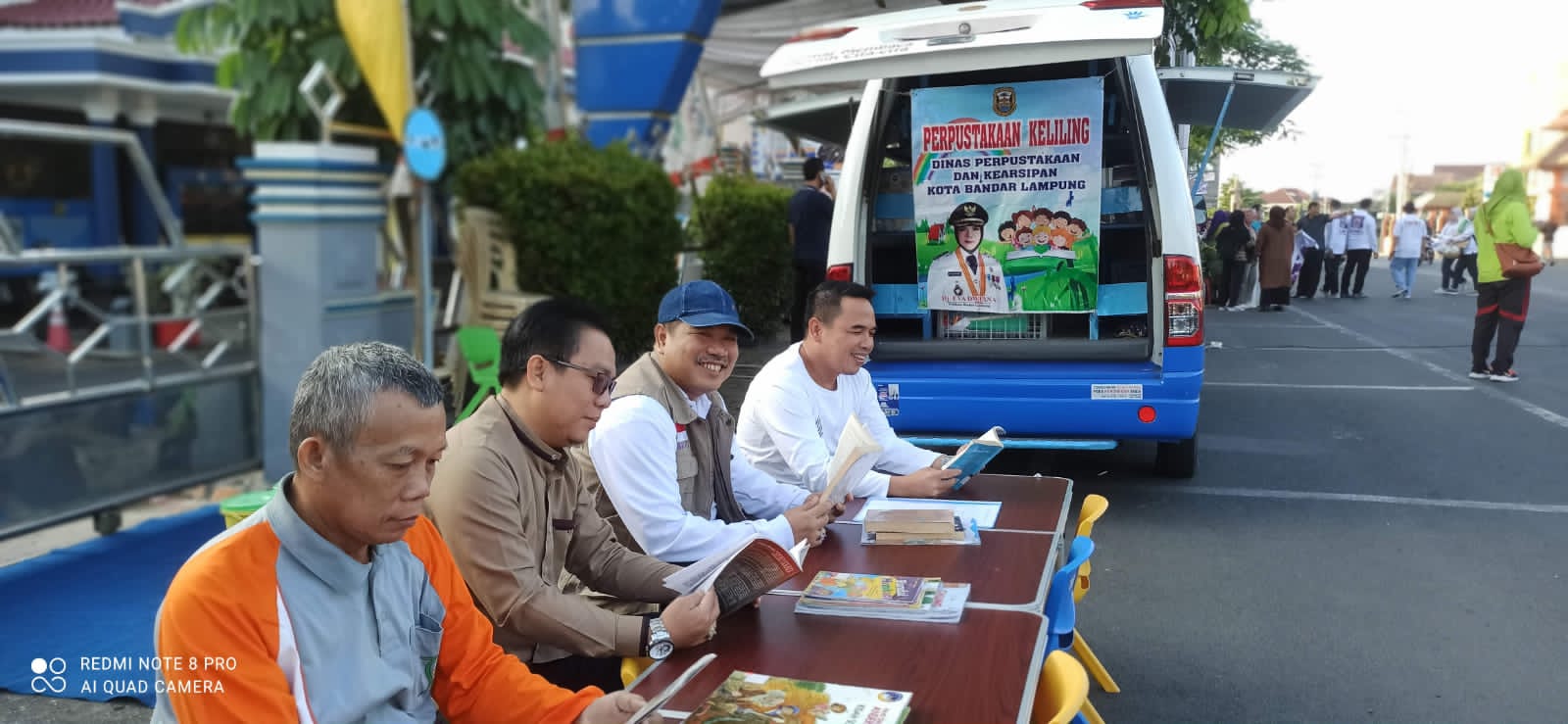 Kepala MIN 5 Bandar Lampung berkunjung ke Perpustakaan keliling Dinas Perpustakaan